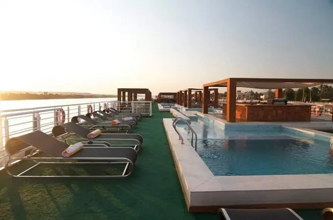 Cruzeiro de 4 dias no Nilo de Aswan a Luxor com passeio de balão