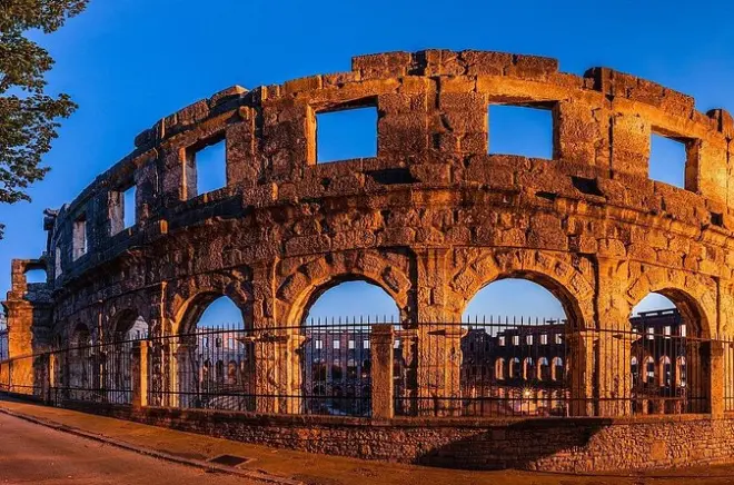 Pula essentials: Passeio a pé pela cidade velha romana e veneziana