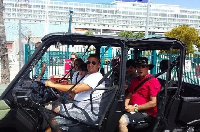 ATV Riding Nassau: 6-Passenger Buggy with Beach & Fort Stops