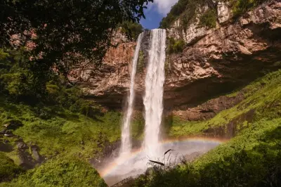 Pie de la cascada Caracol desde Canela: Offroad e historia