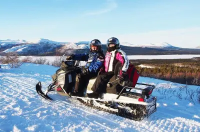 Yukon no inverno: 6 dias de snowmobile, aurora e vida selvagem