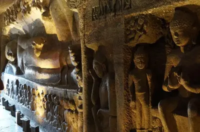 Ajanta Ellora Höhlen Tour: 2 Tage Privat mit Auto & Eintritt