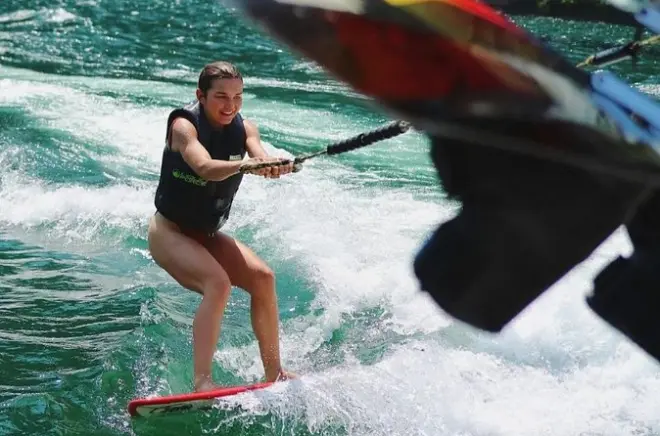 Wakeboard et wakesurf sur le lac de Côme en bateau Mastercraft