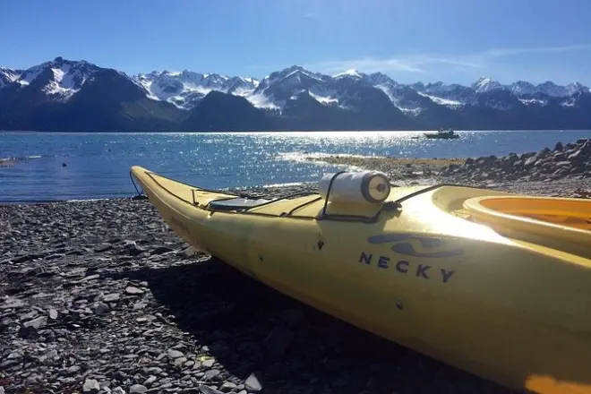 Kajakfahren und Wandern zum Fort McGilvray in Seward