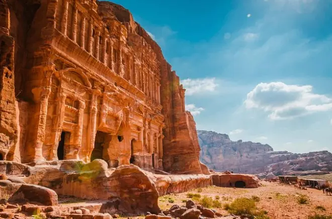 Petra and Dead Sea Day Tour with Private Transport and Guide
