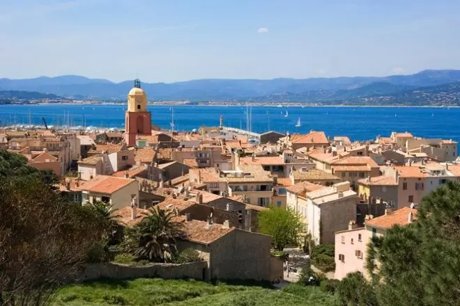 Excursion à Saint-Tropez : Villages, Port Grimaud et les Maures