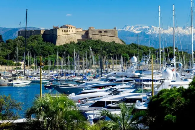 Cannes Antibes Juan-les-Pins Tour: Milliardärshafen & Stadtmauern