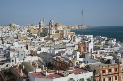 Private Cádiz tour with hotel pickup: 4 hours, customizable