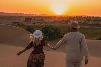Balade à dos de chameau au coucher du soleil dans le désert du Thar