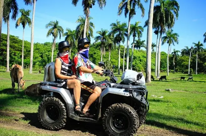 ATV-Fahren in Puerto Plata: Landstraßen und Stadtkultur