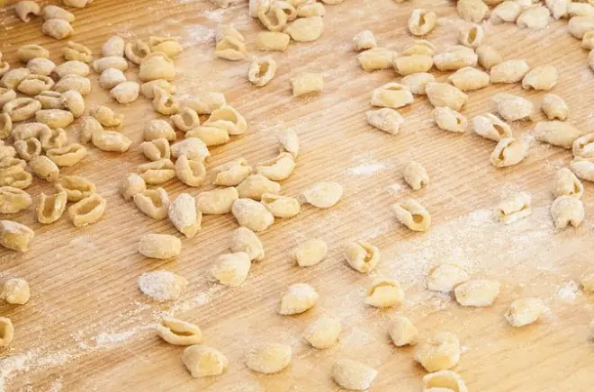 Pasta- und Tiramisu-Kurs in Bari: 2 Pastasorten selbst machen