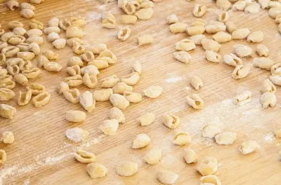 Pasta- und Tiramisu-Kurs in Bari: 2 Pastasorten selbst machen