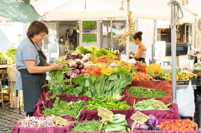 Cooking class in Messina: Market tour and hands-on pasta lesson