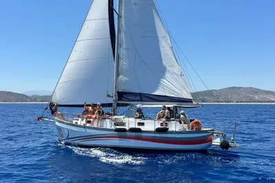 Snorkeling da Lindos: Guida una barca a vela