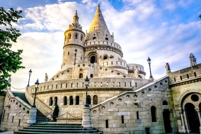 Scopri budapest con un tour privato, visita il castello di buda, piazza degli eroi, gusta un pranzo di 3 portate e rilassati con una crociera sul danubio—con pick-up in hotel incluso.