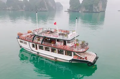 Snorkeling in Lan Ha Bay from Ha Noi: Kayaking and coral reefs