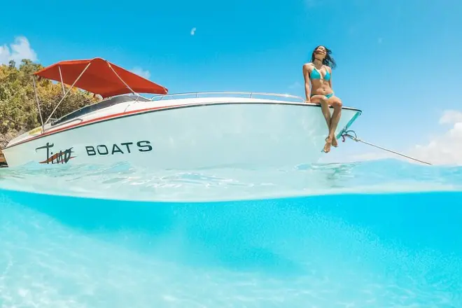 Île aux Cerfs Speedboat Tour: Snorkel & Waterfall