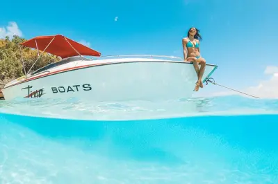 Tour in motoscafo a Île aux Cerfs: Snorkeling e cascata