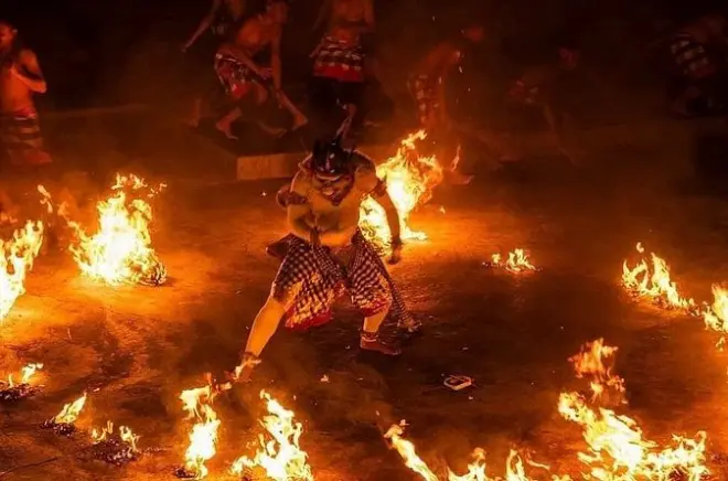 Uluwatu Temple & Kecak Fire Dance: Private car, sunset views