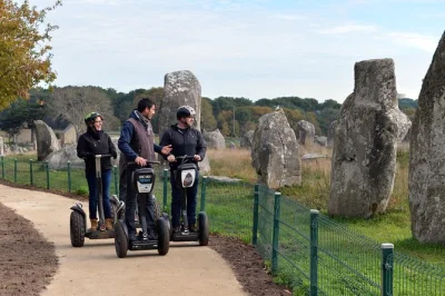 Découvrez carnac en segway, traversez ses forêts, admirez de près les menhirs de kermario et grimpez au tumulus st michel pour une vue imprenable sur l’atlantique. location de segway incluse.