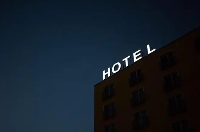 Transfer vom Hotel Newcastle zum Flughafen: Privat für 1-6 Personen