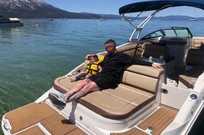 Scopri lake tahoe con un tour privato in yacht: visita vikingsholm a emerald bay, le scogliere di dl bliss, le esclusive ville di rubicon e rilassati con drink a bordo.