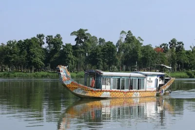Float down hue’s perfume river by dragon boat, explore ancient royal tombs and the thien mu pagoda with a local guide. includes pickup and flexible transport options.