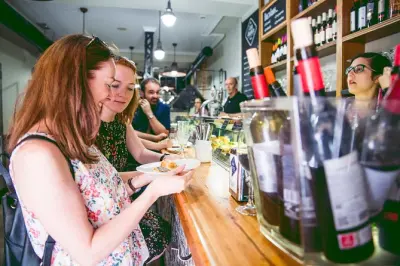 Paseo gastronómico por El Tubo y mercado al mediodía en Zaragoza