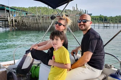 Feel the sea breeze on a pulau ubin kelong boat tour from singapore, explore mangroves, visit a floating fish farm, and enjoy fresh seafood with local guide.