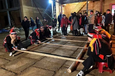 Descubre las curvas salvajes de ha giang loop, camina por el paso ma pi leng, comparte fogatas con locales y relájate en miradores secretos. incluye comidas, guía y moto.