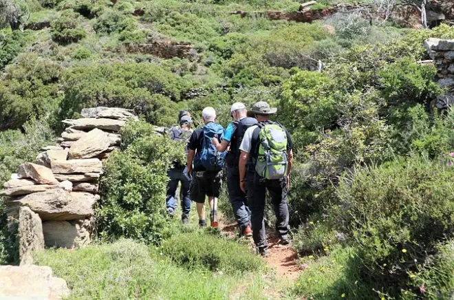 Andros Wanderung: Vom Berg zum Strand mit Picknick