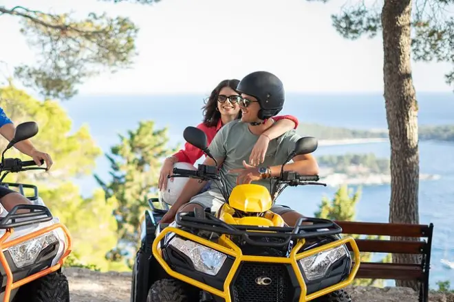 Quad à Hvar : Explorez villages et côtes en toute liberté