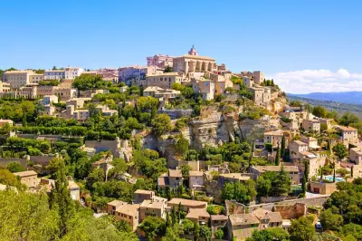 Luberon Villages Day Trip: Gordes & Lourmarin Tour