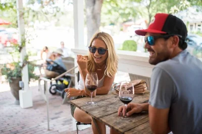 Santa barbara weinland: sanfte hügel, drei weinproben und entspanntes mittagessen – inklusive hoteltransfer und ortskundigem guide. entdecke kaliforniens top-weine mit wenig aufwand.