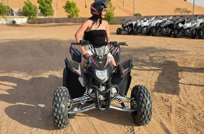 Balade en quad et sports de sable dans Wahiba Sands depuis Mascate