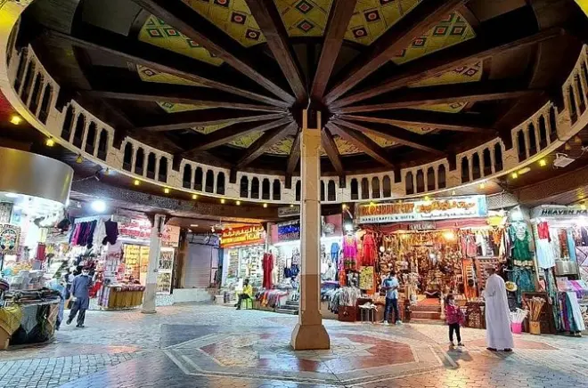 Private Abendtour in Muscat: Al Alam Palast & Muttrah Souq