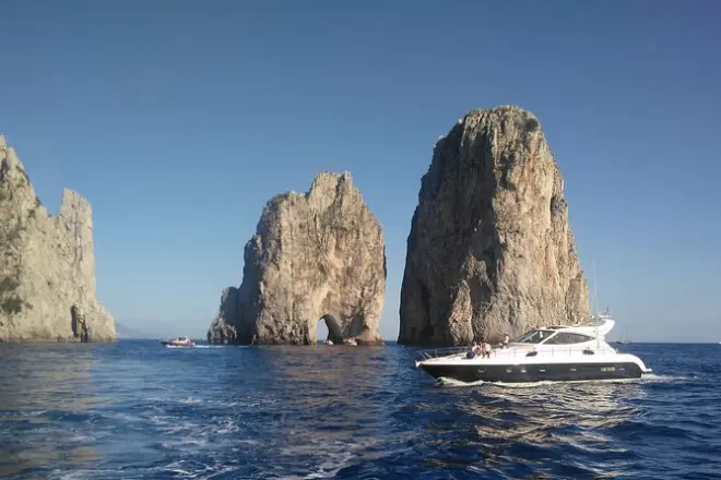 Snorkeling autour de Capri : Yacht privé avec grottes et Faraglioni