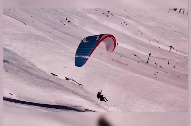 Tandem Paragliding in Gudauri: Certified Pilot Flight