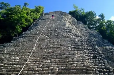 Ziplining in Tulum: Coba-Ruinen und Punta Laguna ab Tulum