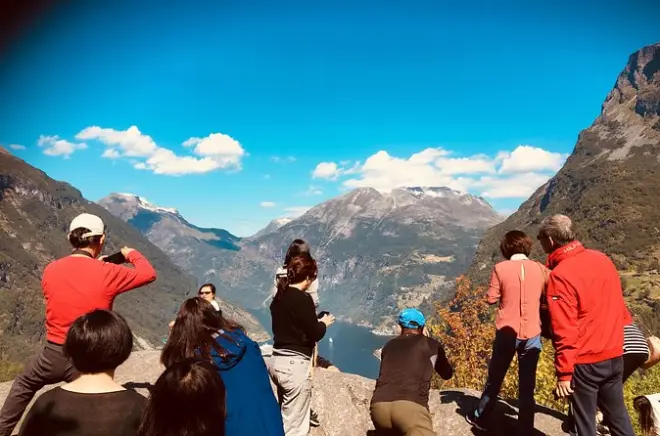 Geiranger & Briksdal-Gletscher: Trollwagen zur Eisfläche