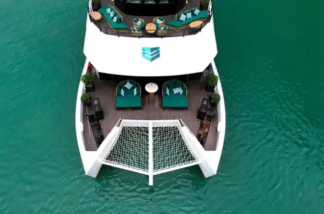 Crociera in catamarano a Halong Bay con kayak e lezione di cucina