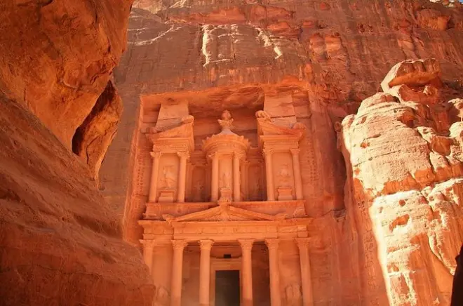 Petra day trip from Dead Sea: Private transfer & guide option