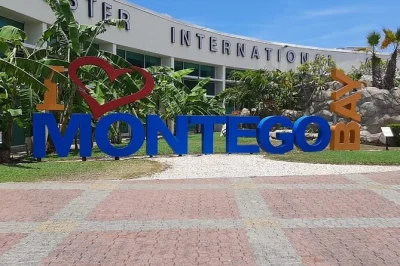 Montego bay, sangster international airport, transfert privé aéroport vers hôtels à negril. véhicule climatisé, conseils locaux, prise en charge facile après la douane.