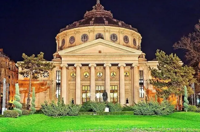 Tour privato di Bucarest in auto e a piedi