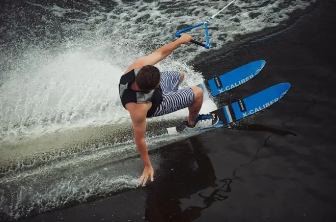 Clase de 4 horas de esquí acuático, wakeboard o wakesurf en Orlando