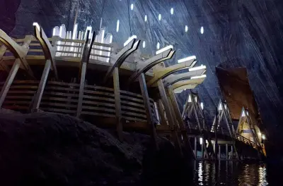 Salzbergwerk Turda & Corvin Burg: Unterirdischer See, Festung