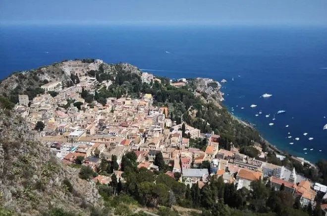 Taormina shore tour: 3-hour medieval city cruise trip