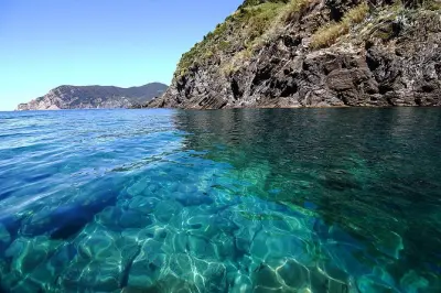 Barco vintage en 5 Terre desde La Spezia con paradas para nadar