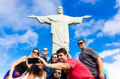 Erlebe rio hautnah: christo redentor, zuckerhut und selarón-treppe an einem tag – mit bevorzugtem einlass, mittagessen und abholung durch lokalen guide.