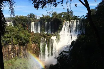 Lado argentino de las cataratas del Iguazú desde Foz do Iguaçu